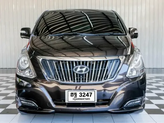 Hyundai H1 Deluxe 2.5 ปี 2017 ไม่เคยชน ออปชันครบ ราคา 690,000 บาท