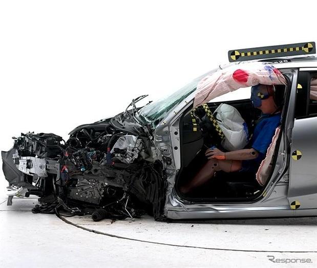 ทดสอบการชน Mazda 2 Sedan/Scion iA 