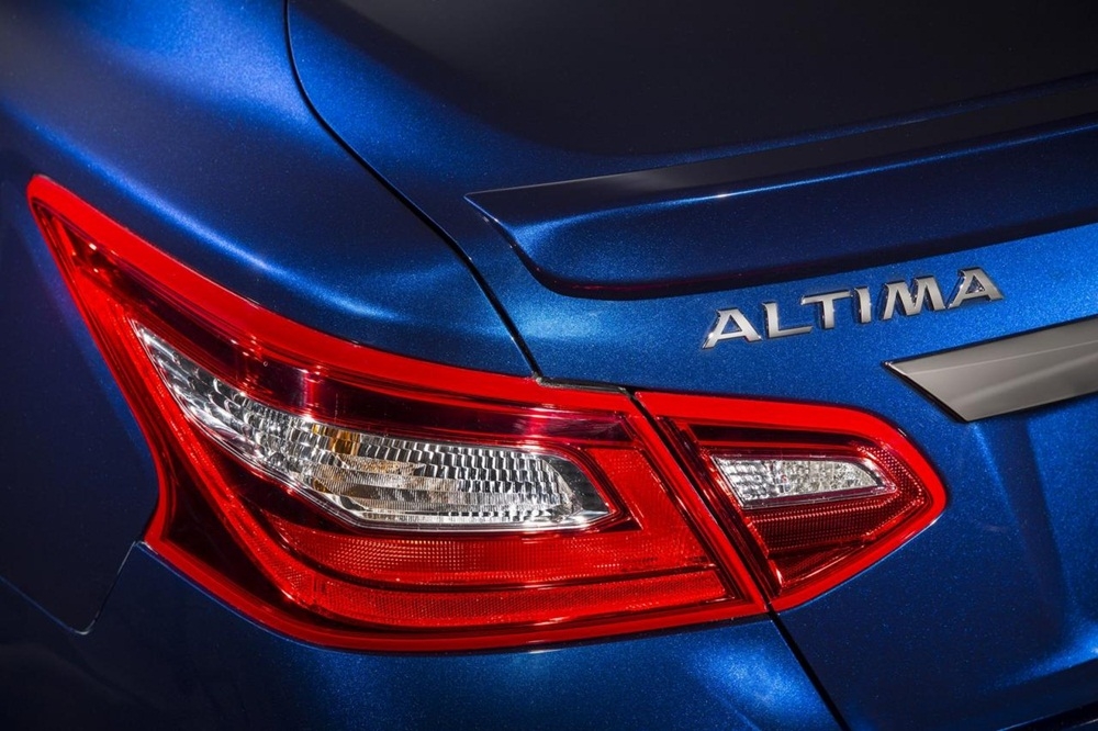 Nissan Altima ซีดานรุ่นใหม่ 